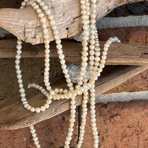 🤍 Elegant Cream Pearl Necklace EUC